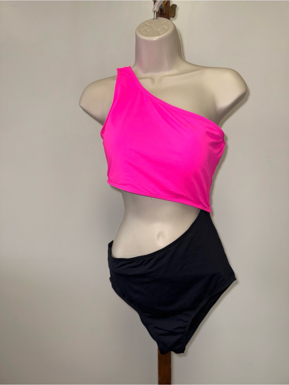 NWT Yonique (Medium) Brand New Black & Hot Pink One Piece Swimsuit w/ Cutout
